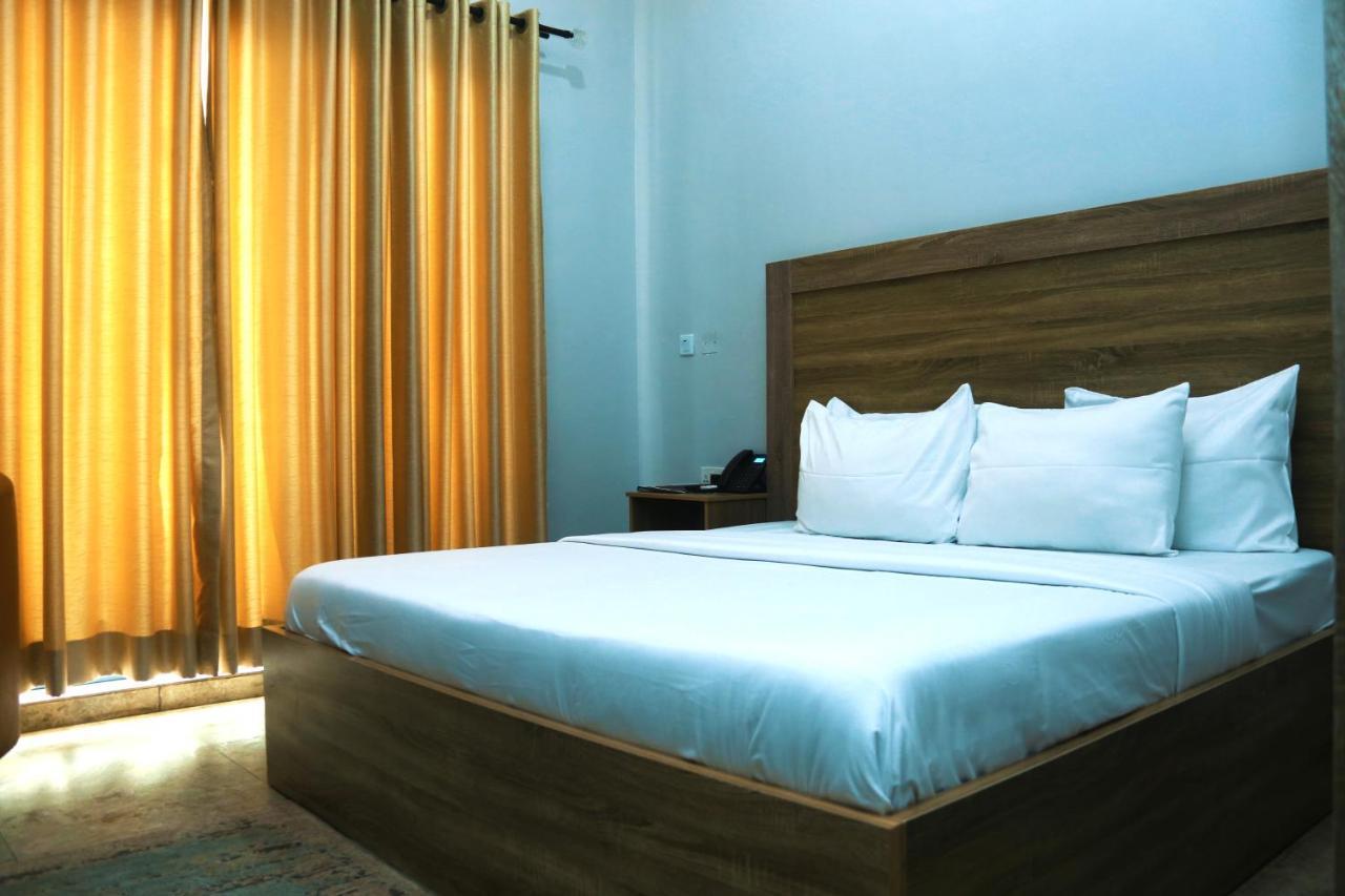 Hotel Capitol Икея Экстерьер фото